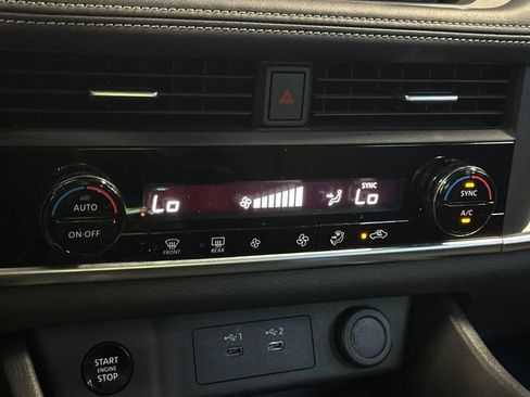 Used 2024 Nissan Rogue SV AWD/4WD image 21