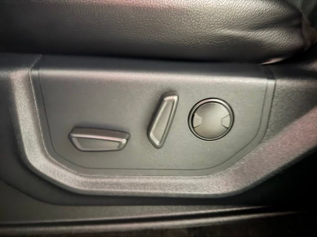 Used 2020 Ford Expedition XLT w/ Equipment Group 202A AWD/4WD image 15