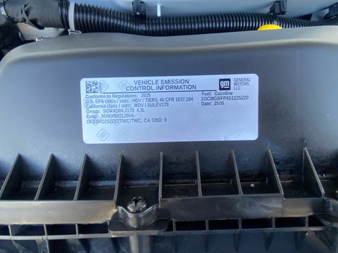 Used 2025 Chevrolet Express 2500 Extended w/ Communications Package image 38