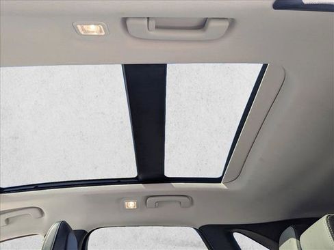 Used 2025 Ford Escape SE w/ PHEV Premium Package FWD image 20