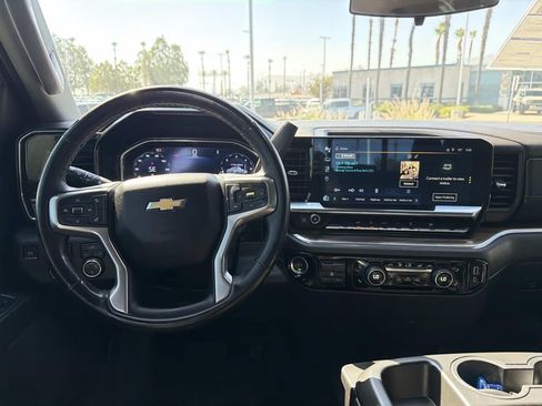 Used 2025 Chevrolet Silverado 1500 LT w/ Leather Package AWD/4WD image 10