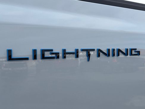 Used 2023 Ford F150 Lightning Lariat image 42