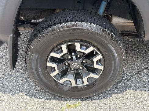 Used 2020 Toyota Tacoma TRD Off-Road AWD/4WD image 17