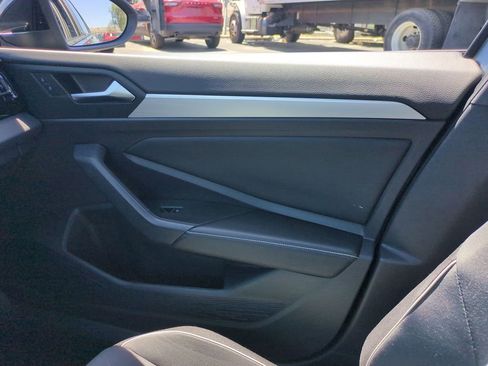 Used 2025 Volkswagen Jetta Sport FWD image 31