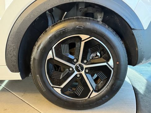 Used 2025 Kia Niro LX FWD image 24