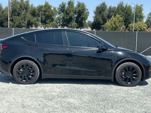 Used 2023 Tesla Model Y Long Range AWD/4WD image 9