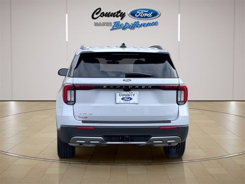 New 2026 Ford Explorer Active w/ Active Comfort Package image 10