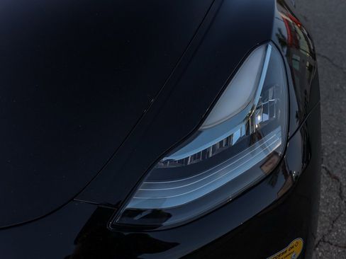 Used 2022 Tesla Model Y Long Range image 10