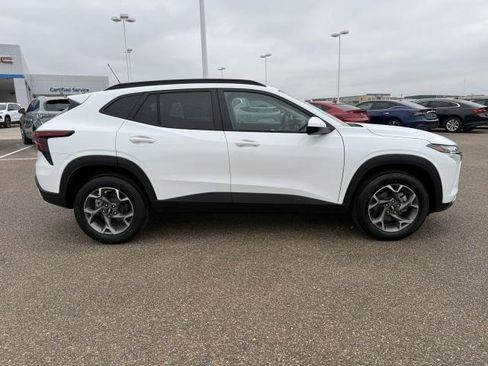 New 2026 Chevrolet Trax LT image 9