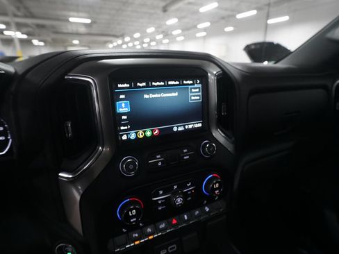 Used 2020 Chevrolet Silverado 1500 LT Trail Boss AWD/4WD image 6
