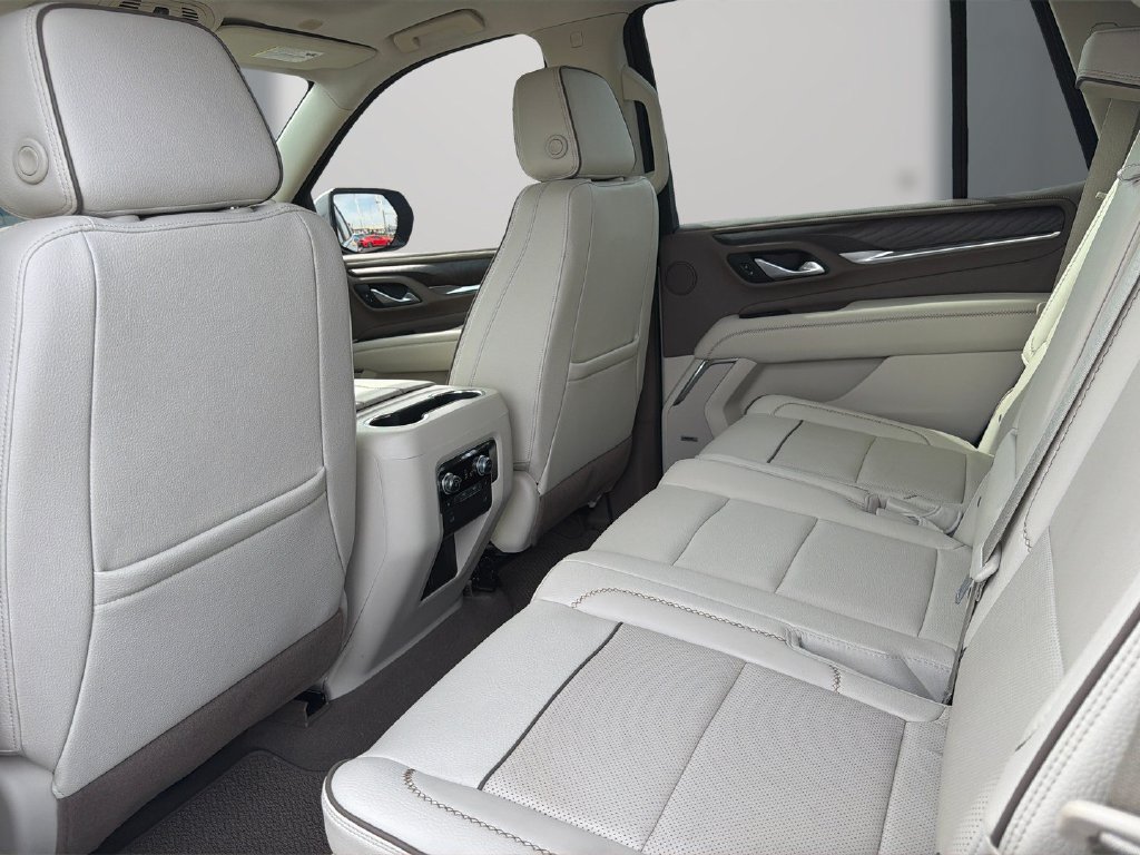 Used 2022 GMC Yukon Denali w/ Denali Premium Package AWD/4WD image 15