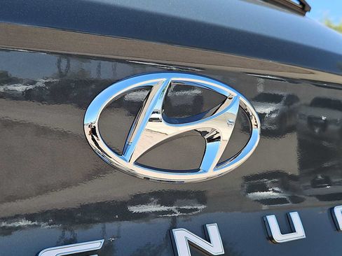 Used 2026 Hyundai Venue SEL FWD image 11
