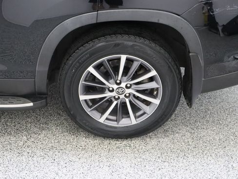 Used 2019 Toyota Highlander XLE FWD image 9
