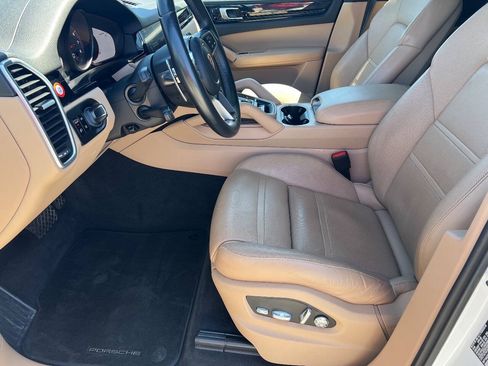 Used 2019 Porsche Cayenne AWD/4WD image 18