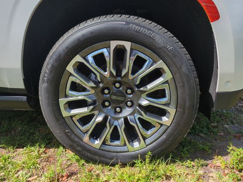 Certified 2023 GMC Yukon Denali Ultimate AWD/4WD image 10