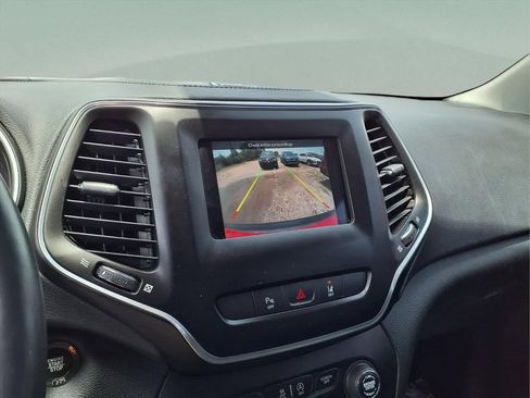 Used 2021 Jeep Cherokee Latitude Plus FWD image 11
