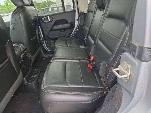 Used 2020 Jeep Wrangler Unlimited Sahara AWD/4WD image 7