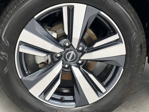 Used 2024 Nissan Rogue SL AWD/4WD image 70
