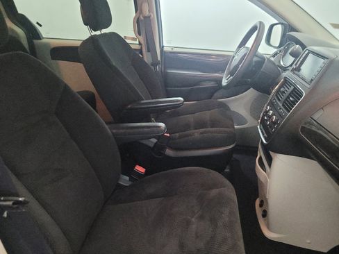Used 2018 Dodge Grand Caravan SE w/ UConnect Hands-Free Group FWD image 21