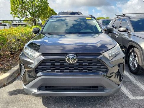 Used 2021 Toyota RAV4 LE FWD image 2
