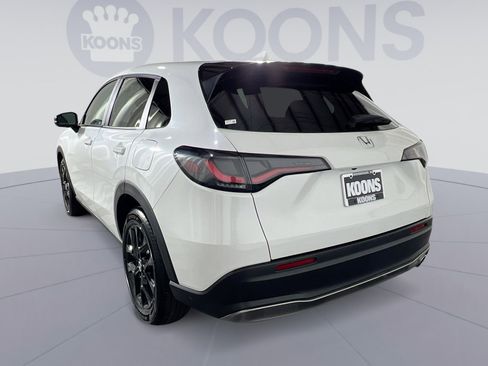 Used 2023 Honda HR-V Sport image 4