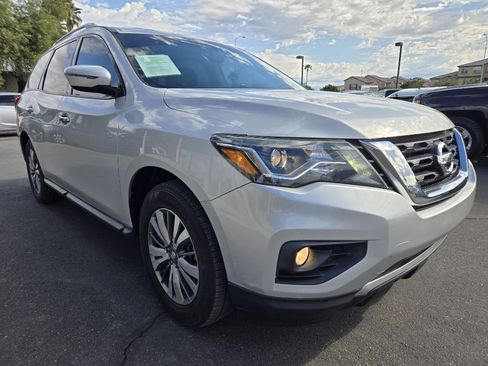 Used 2019 Nissan Pathfinder SV image 7