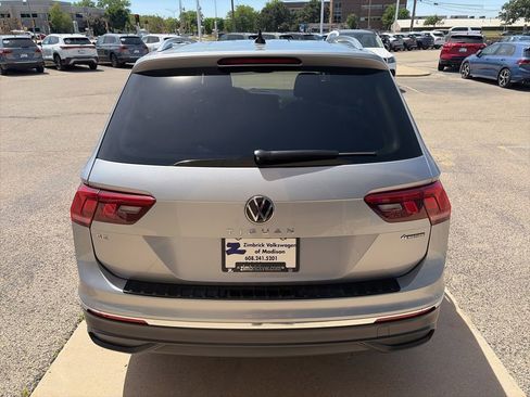 Certified 2023 Volkswagen Tiguan SE w/ Panoramic Sunroof Package AWD/4WD image 8