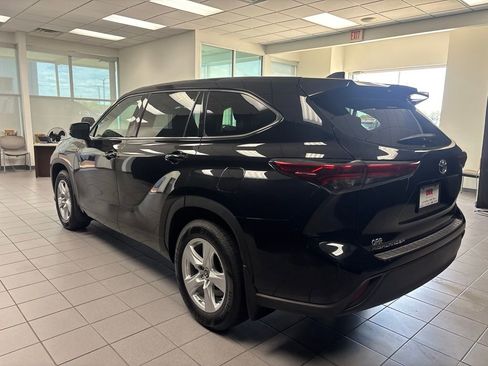 Used 2022 Toyota Highlander L FWD image 7