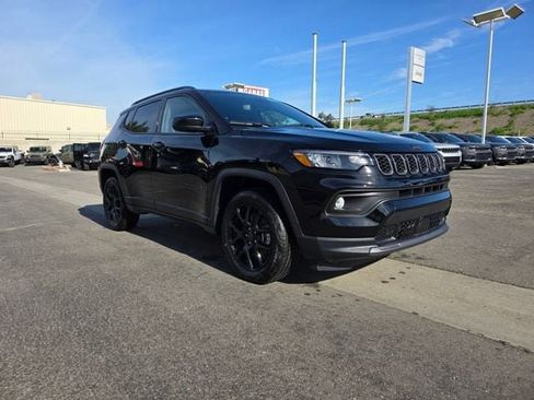 New 2026 Jeep Compass Latitude image 9