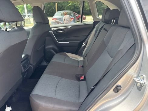 Used 2025 Toyota RAV4 XLE AWD/4WD image 21