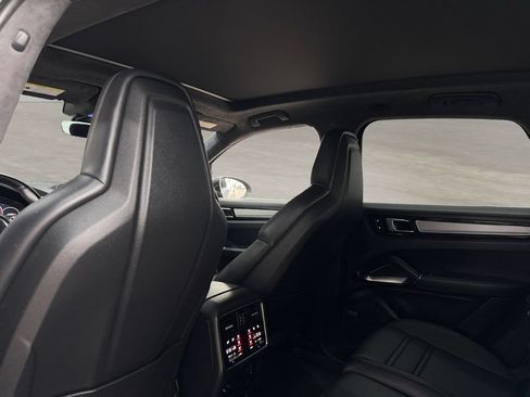 Used 2019 Porsche Cayenne Turbo AWD/4WD image 24