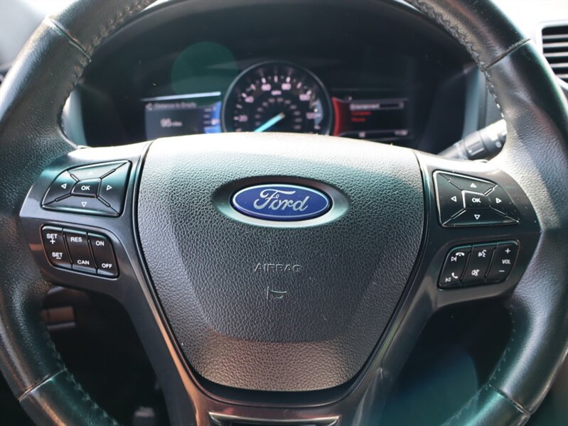 Used 2017 Ford Explorer XLT w/ Equipment Group 201A AWD/4WD image 23