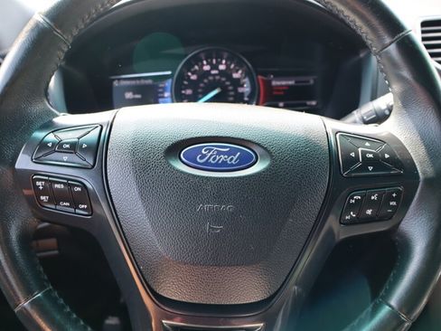 Used 2017 Ford Explorer XLT w/ Equipment Group 201A AWD/4WD image 23