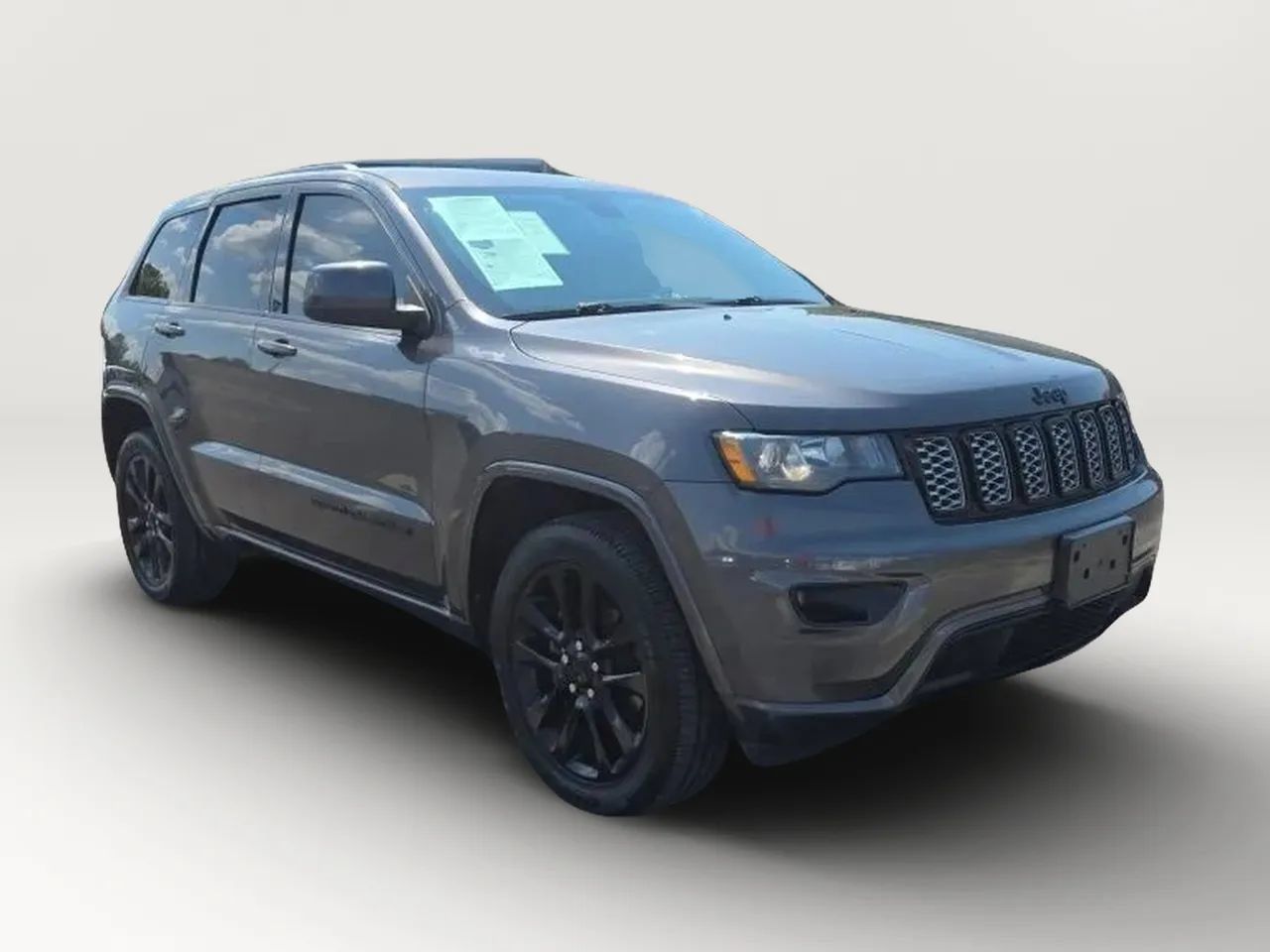 Used 2019 Jeep Grand Cherokee Altitude AWD/4WD image 3