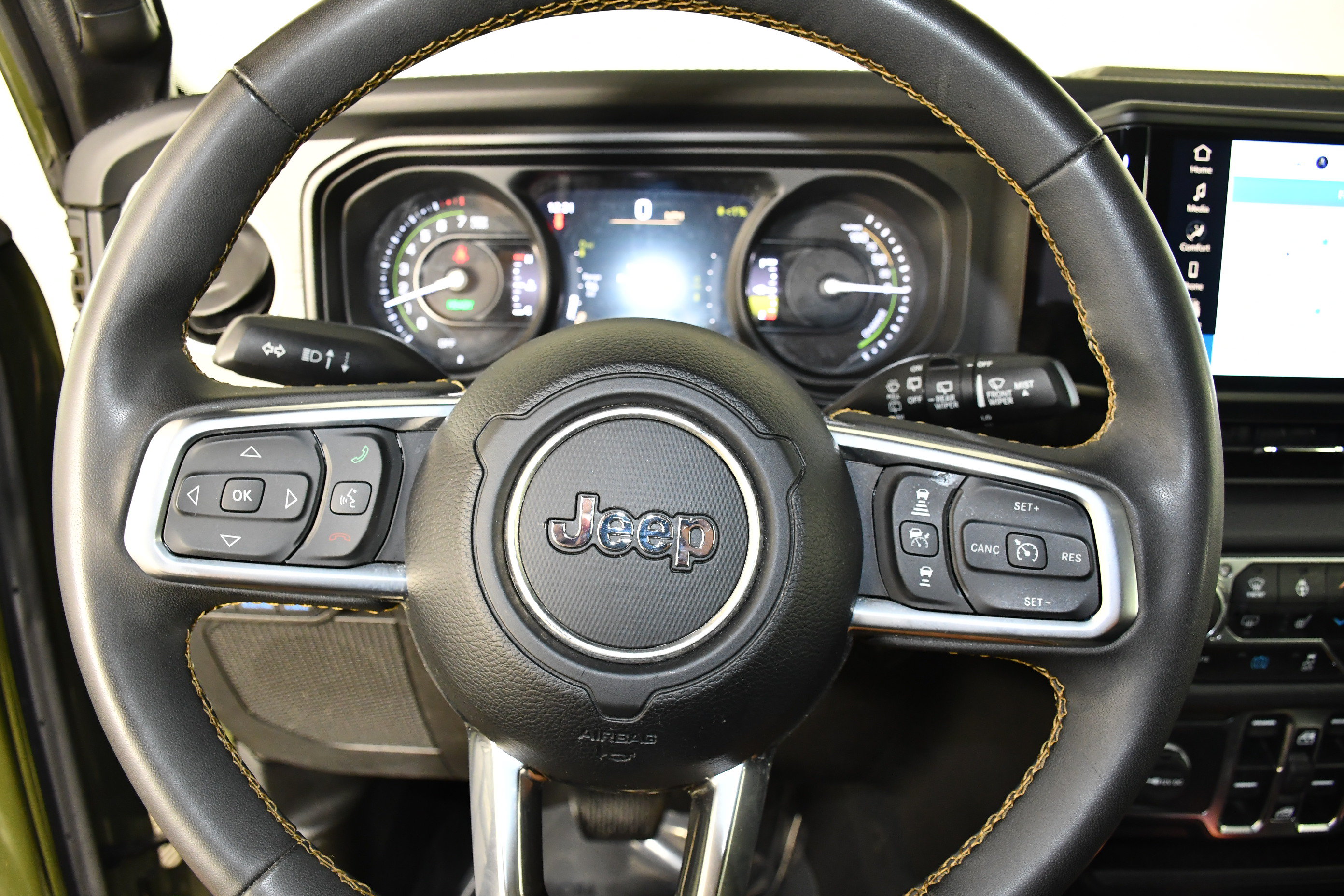 Used 2024 Jeep Wrangler Unlimited Sahara AWD/4WD image 19
