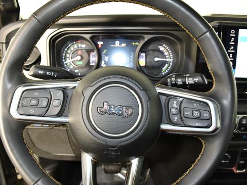 Used 2024 Jeep Wrangler Unlimited Sahara AWD/4WD image 19