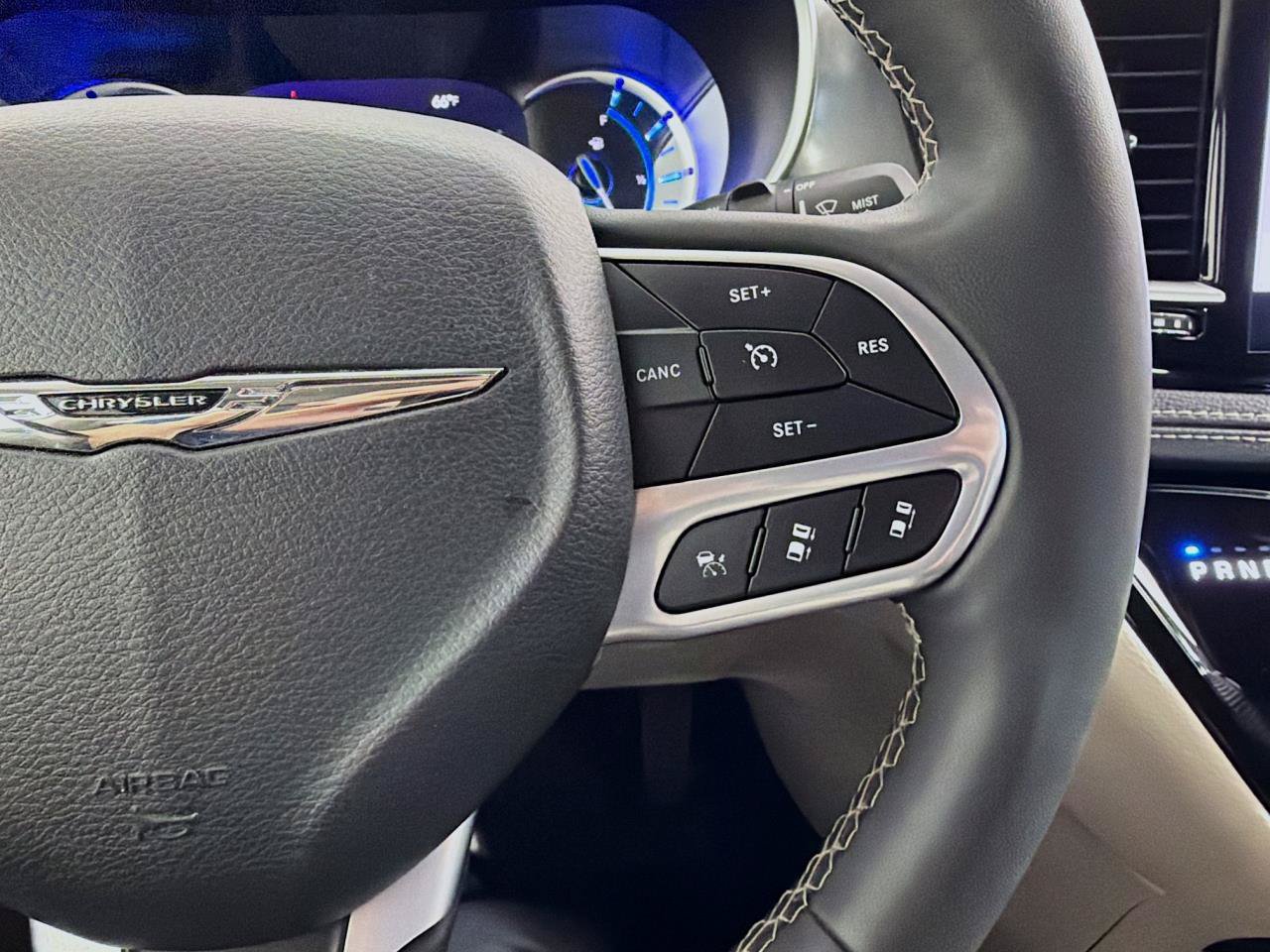 Used 2024 Chrysler Pacifica Limited FWD image 48