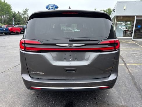 Used 2023 Chrysler Pacifica Touring-L FWD image 7