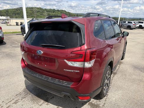 Used 2021 Subaru Forester Premium AWD/4WD image 4