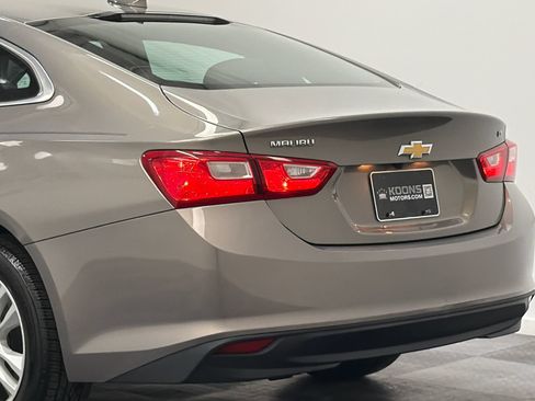 Used 2018 Chevrolet Malibu LT FWD image 5