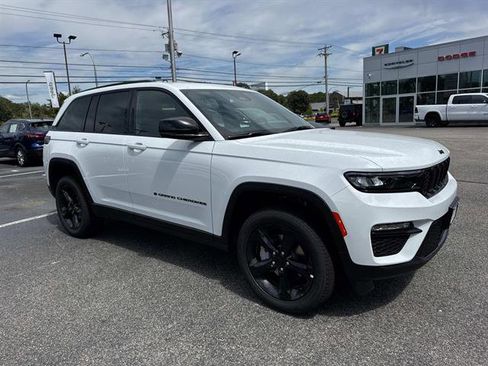 New 2025 Jeep Grand Cherokee Limited w/ Black Appearance Package image 1