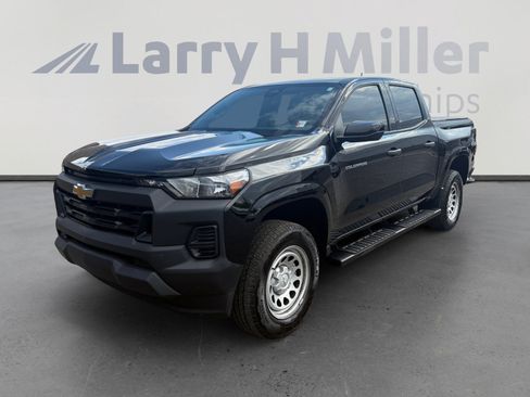 Used 2024 Chevrolet Colorado W/T w/ Advanced Trailering Package RWD image 1
