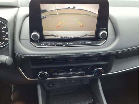 Used 2025 Nissan Rogue S FWD image 18