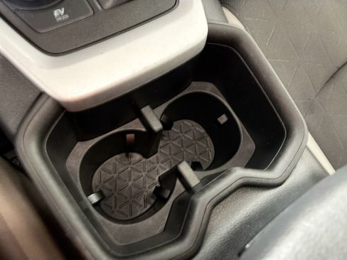 Used 2022 Toyota RAV4 XLE image 15