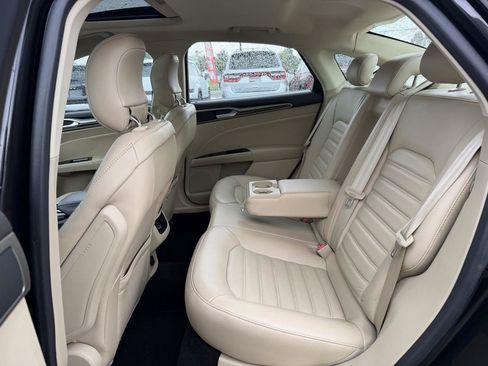 Used 2014 Ford Fusion SE w/ Equipment Group 202A FWD image 17