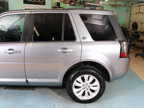 Used 2013 Land Rover LR2 HSE image 21