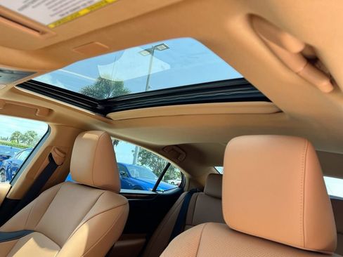 Used 2025 Lexus ES 350 w/ Premium Package FWD image 18