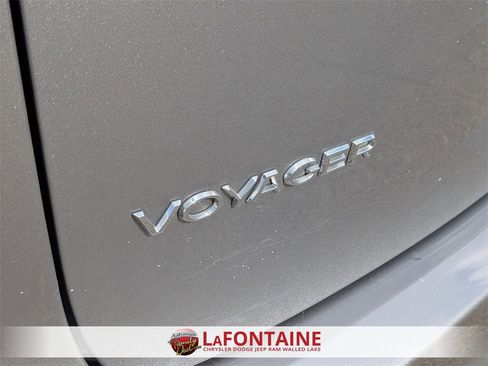 Used 2020 Chrysler Voyager Lxi image 10