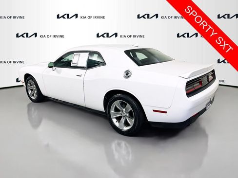 Used 2019 Dodge Challenger SXT RWD image 5