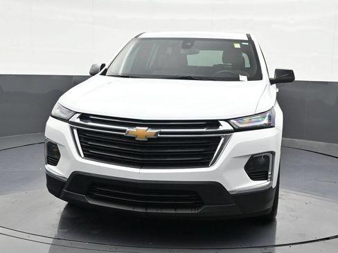 Used 2023 Chevrolet Traverse LS FWD image 9